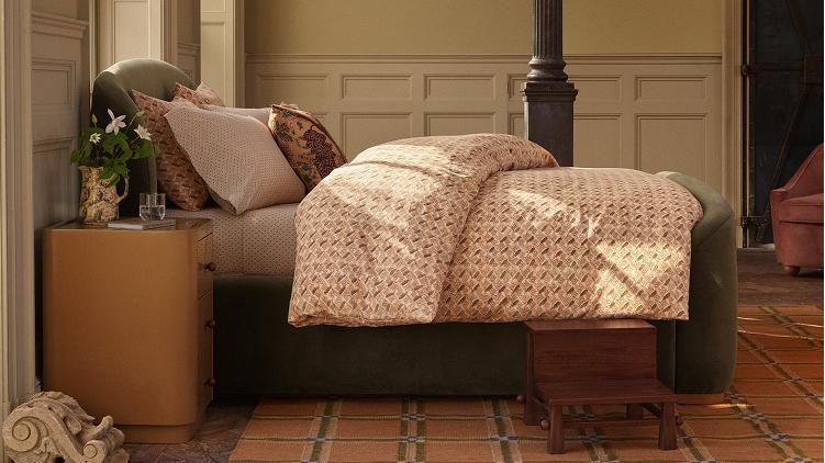 Pierce & Ward Upholstered Bed